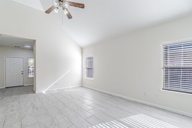 Building Photo - 18111 Hillock Glen Ln