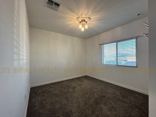 Building Photo - 11112 S Weismann Dr