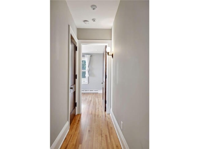 Building Photo - 1720 Mt Curve Ave
