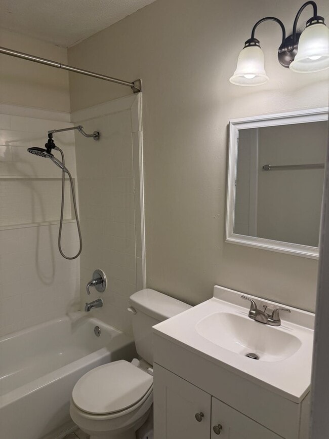 Building Photo - East Ridge Townhome