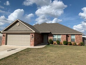 Building Photo - 2050 Eagle Dr