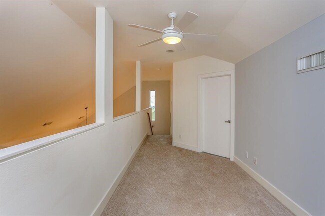 Building Photo - 4406 Koehler St