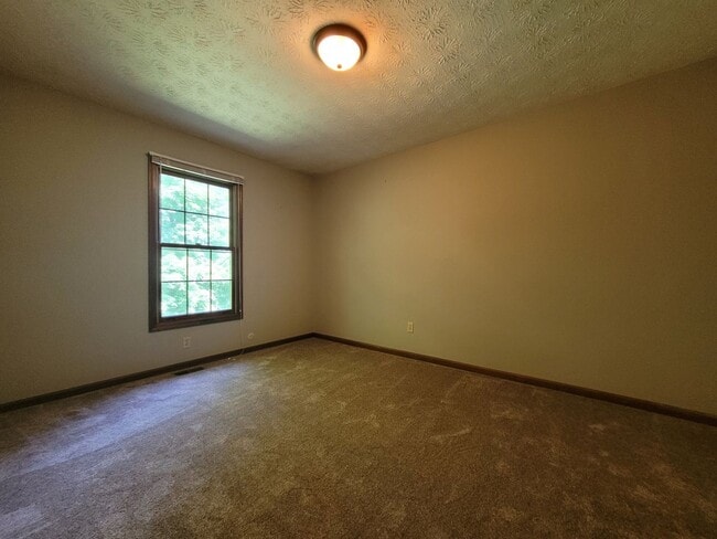 Building Photo - 3 Bedroom, 2.5 Bath Townhouse in Beavercreek!