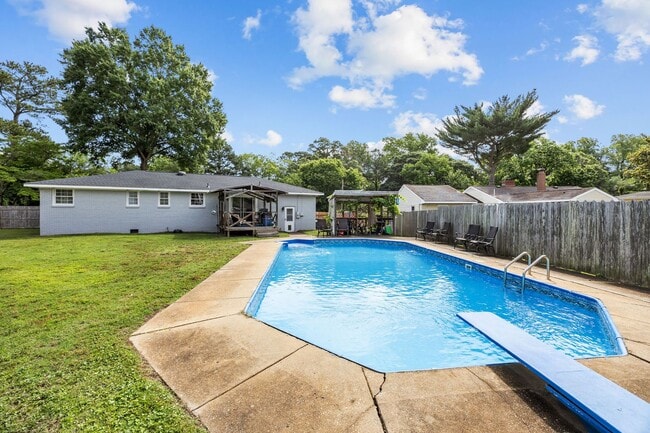 Building Photo - Spacious 4-Bedroom Home with Saltwater Pool & Large Fenced Yard