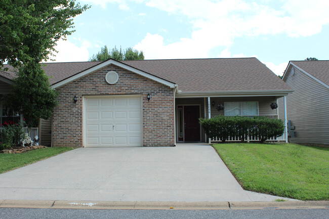 Primary Photo - 10008 Greylock Way