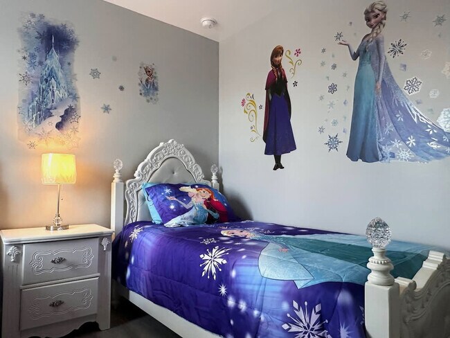 Building Photo - 421 Cabello Dr