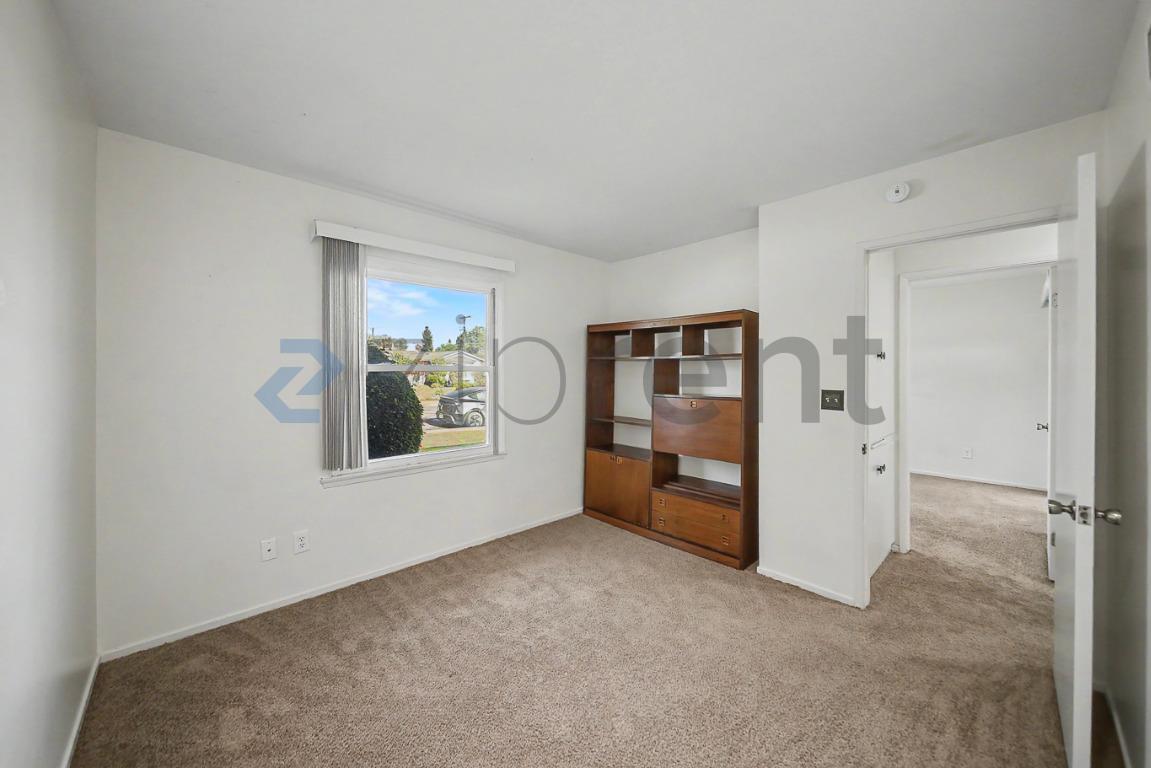 Building Photo - Unit