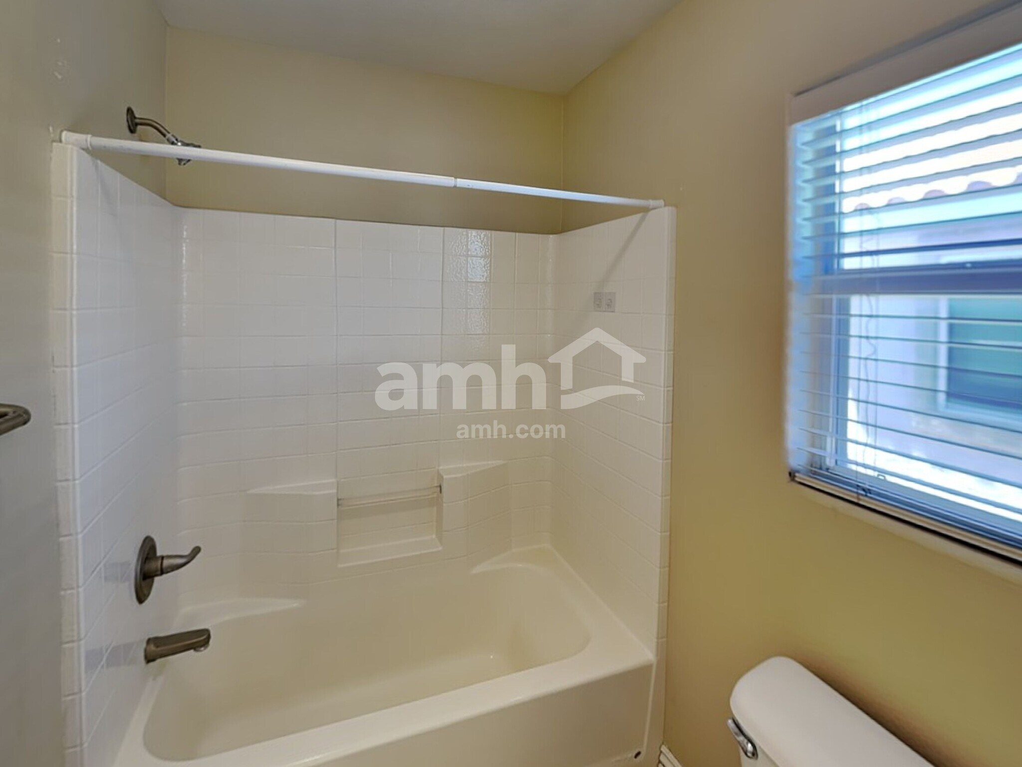 Building Photo - 8845 Red Fox Dr