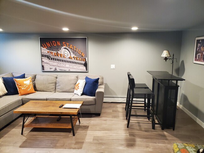 Building Photo - 514 N Yellowstone St