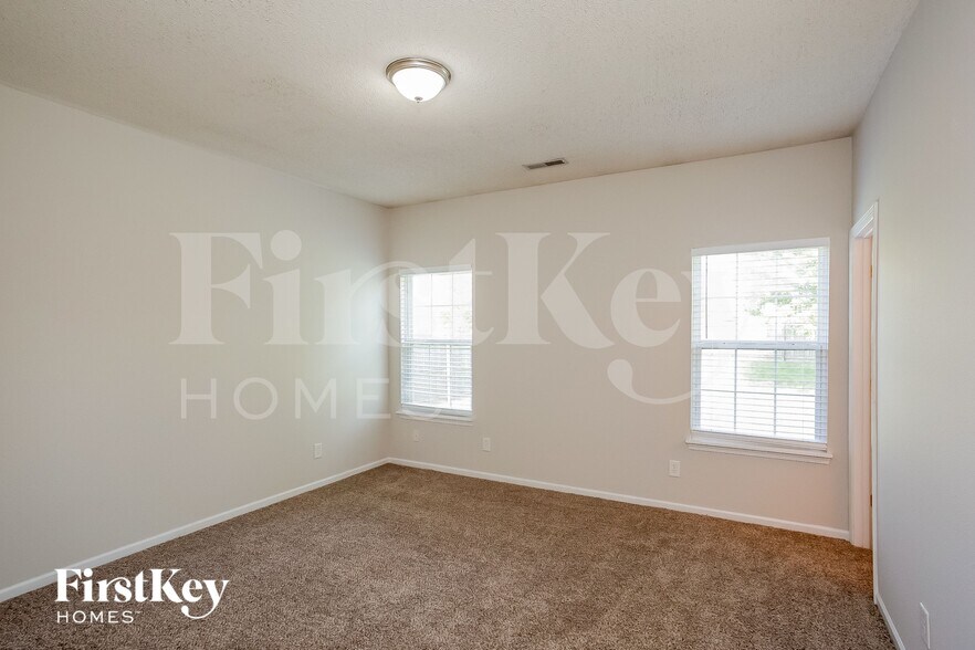 Building Photo - 15541 Outside Trail