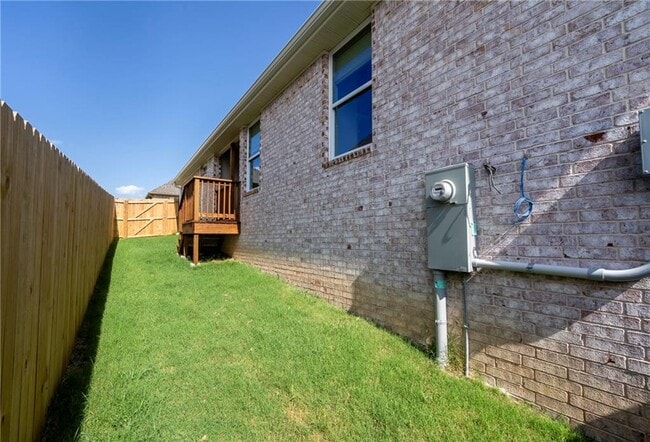 Building Photo - 4206 SW Adams Rd