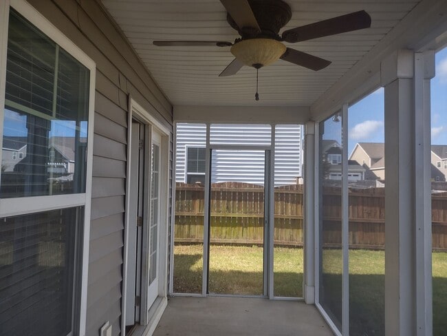 Building Photo - Spectacular Three Bedroom Home in Liberty Ridge!