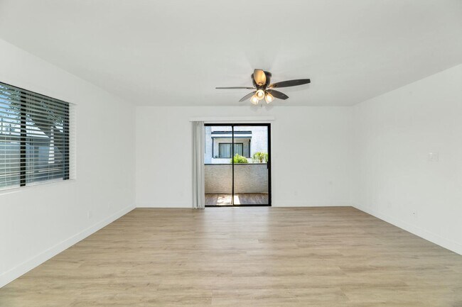 Building Photo - SPECTACULAR 1 BEDROOM 1 BATHROOM LOWER LEV...