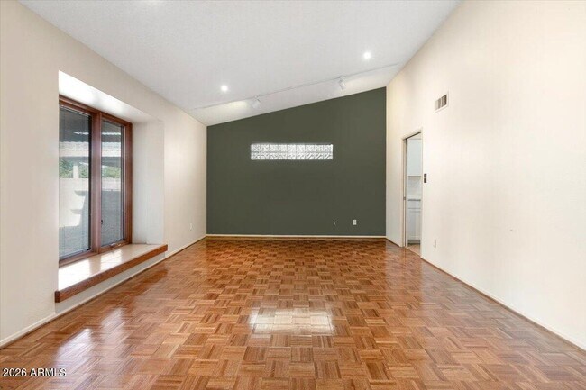 Building Photo - 1118 E Laguna Dr