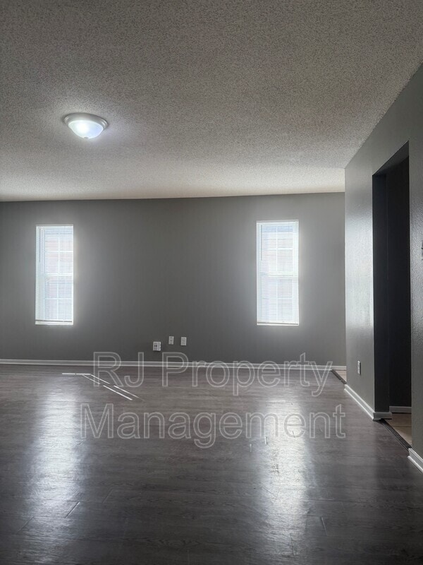 Building Photo - 4817 Royal Run Dr