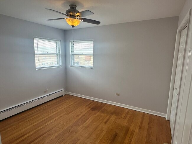 Building Photo - 6801 W Montrose Ave