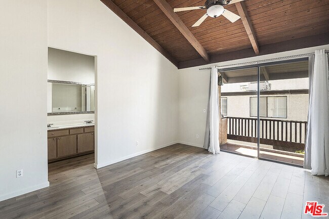 Building Photo - 2216 S Bentley Ave