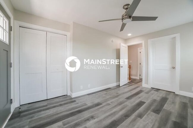 Building Photo - 2 Bedroom Pet-Friendly Home in St. Petersb...