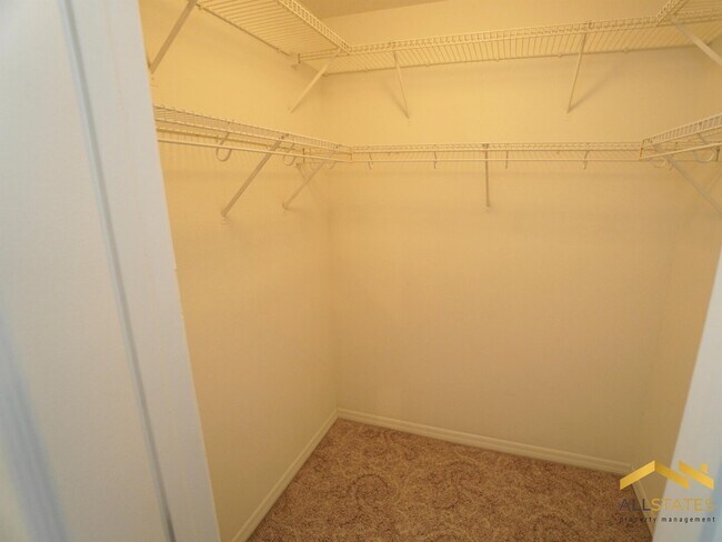 Building Photo - 694 Park Valley Cir