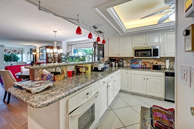 Building Photo - Waterfront! Annual Lease,  2 bedroom 2 bath plus bonus room