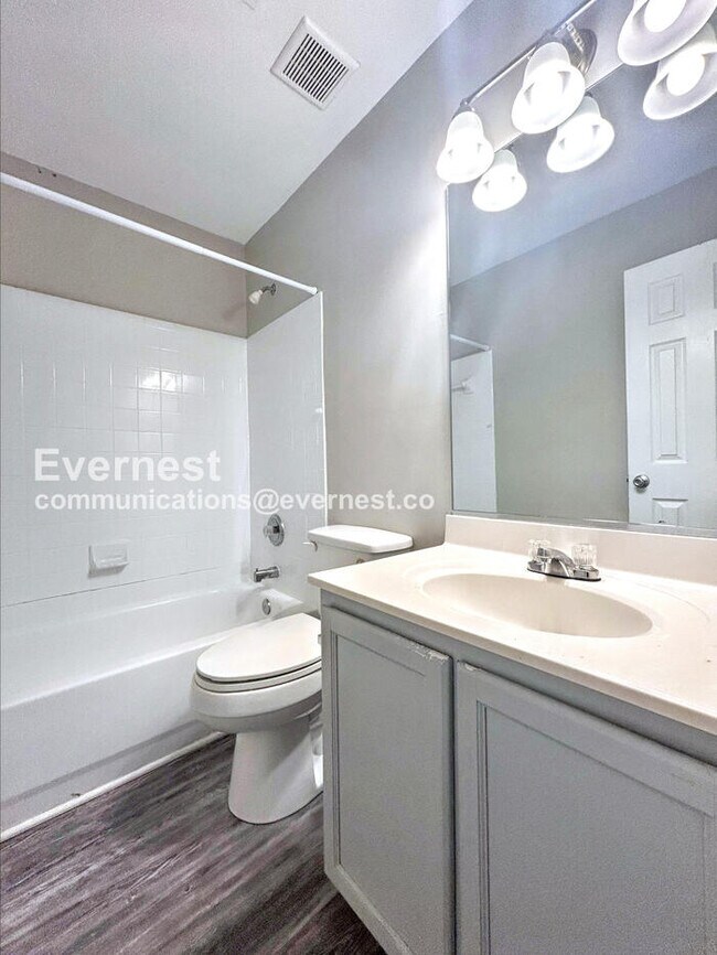 Building Photo - Limited Time Special Offer / 3 Bed, 2 Bath Home with Attached Garage and Hookups