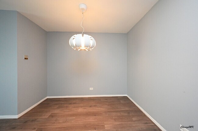 Building Photo - 9360 Bay Colony Dr