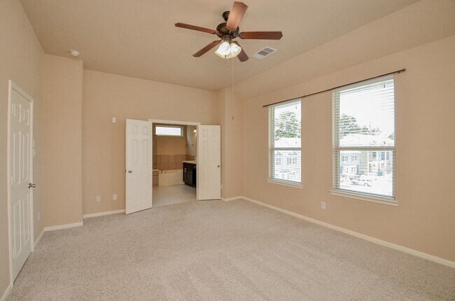 Building Photo - 3307 Home Point Dr