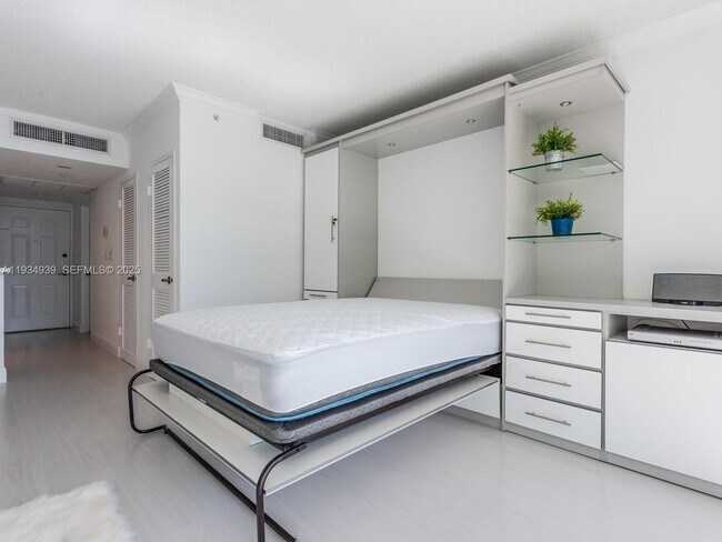 Building Photo - 2501 S Ocean Dr