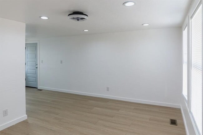 Building Photo - 2412 SE 47th St