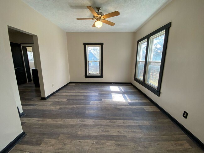 Building Photo - Updated 3-Bed on a Quiet Dead-End Street —...