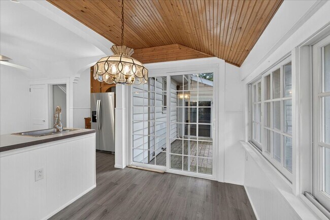 Building Photo - Storybook Home