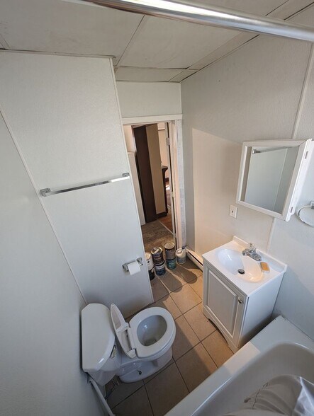 Bathroom - 3 Dean Pl