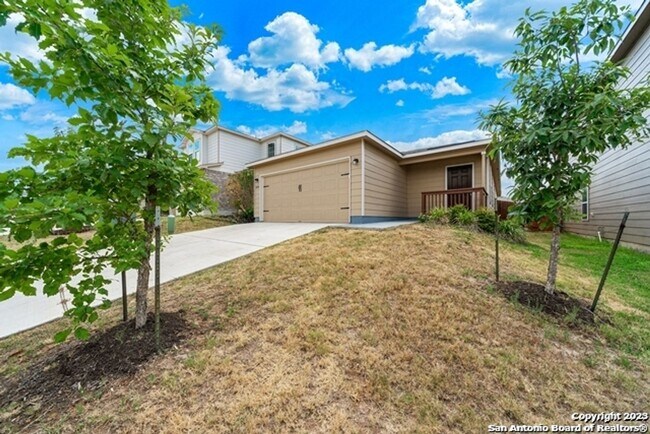 Building Photo - 3 Bedroom/2 Bath Silver Canyon Subdivision