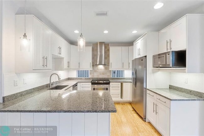 Building Photo - 825 NE 17th Way