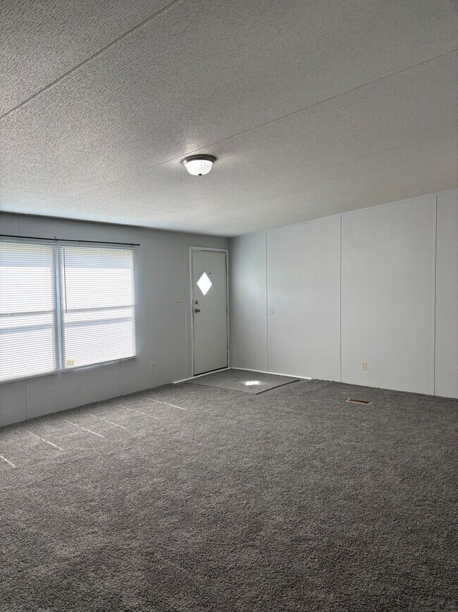 Building Photo - Wedgefield Community