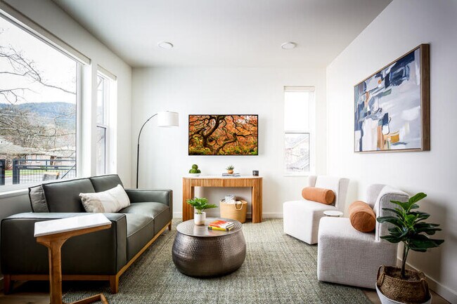 Building Photo - 180 Garfield St