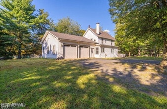 Building Photo - 479 Line Rd