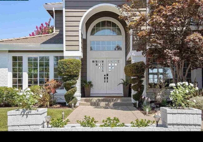 Building Photo - 1274 Sunrise Ridge Dr