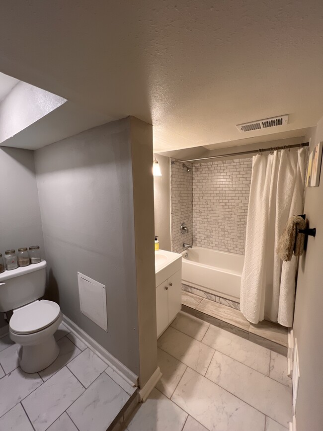 Building Photo - 12101 Pleasant Forest Dr