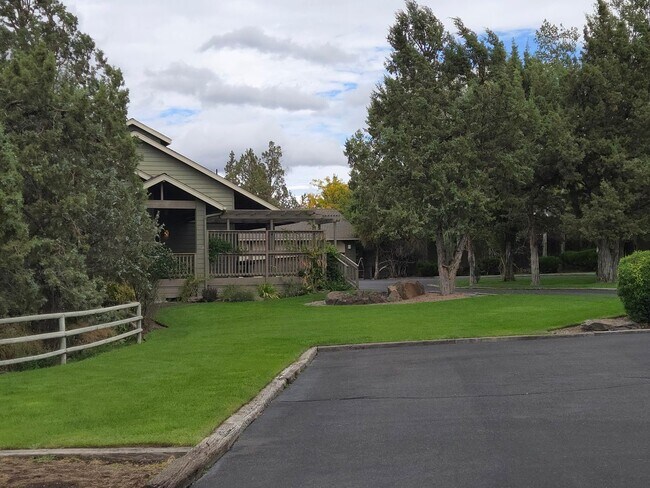 Building Photo - Stunning Views, Executive Home in Equestri...