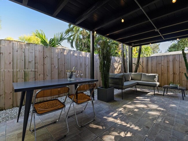 Building Photo - 1009 NW 11th Ct