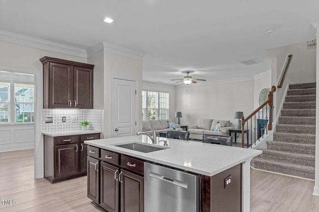 Building Photo - 633 Democracy St