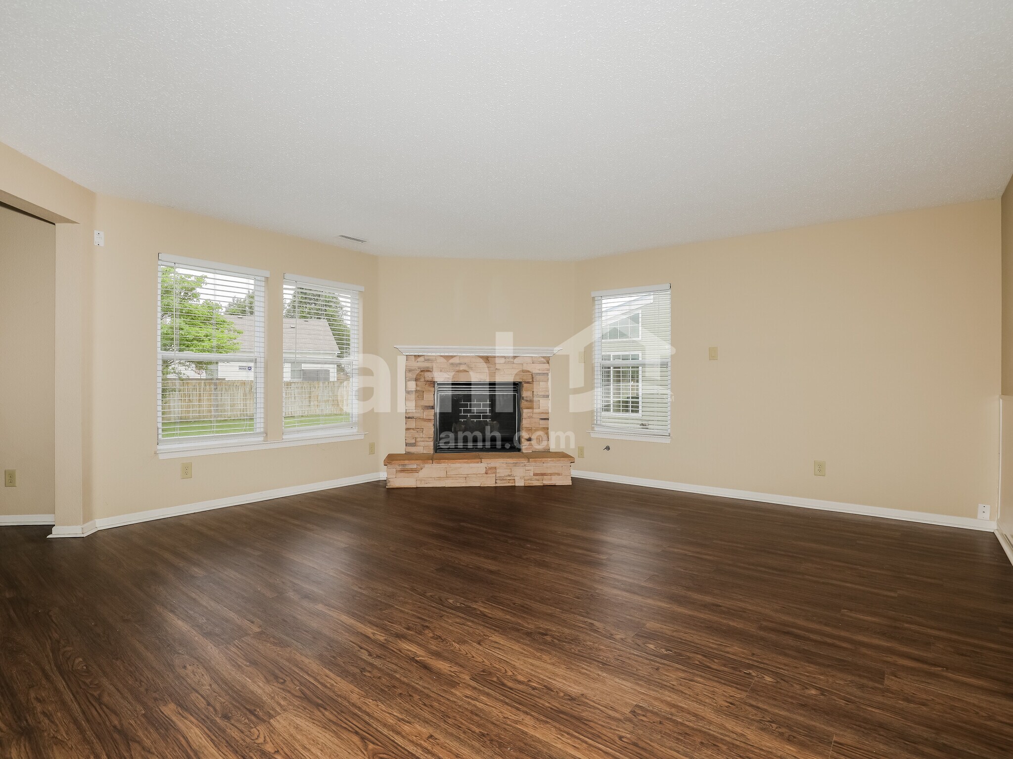 Building Photo - 13912 Meadow Lake Dr