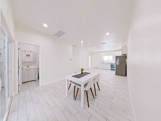 Building Photo - NEW CONSTRUCTION: Modern ADU with Private ...