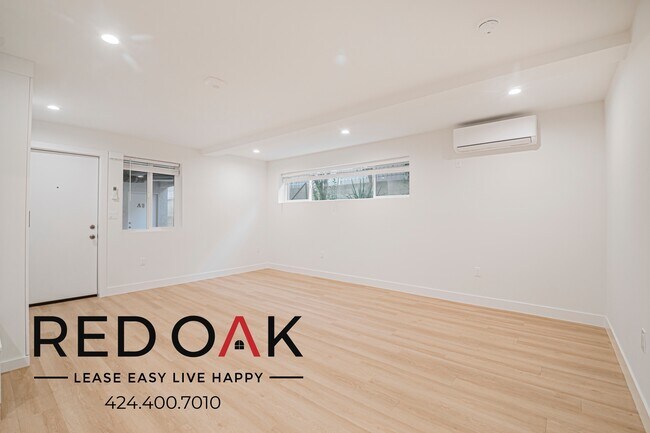 Primary Photo - 6738 Independence Ave