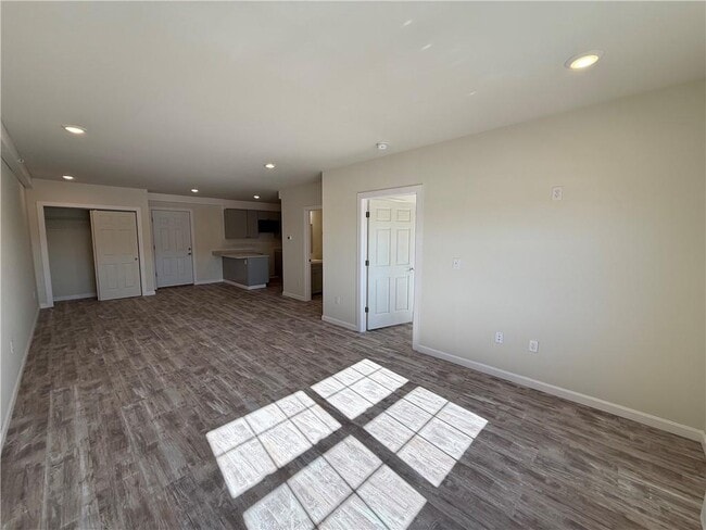 Building Photo - 327 Pine St