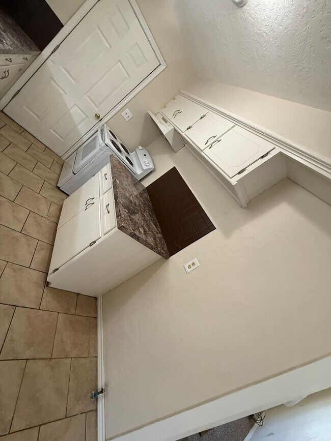 Building Photo - 2312 NW 46th- $200 OFF THE FIRST MONTH!