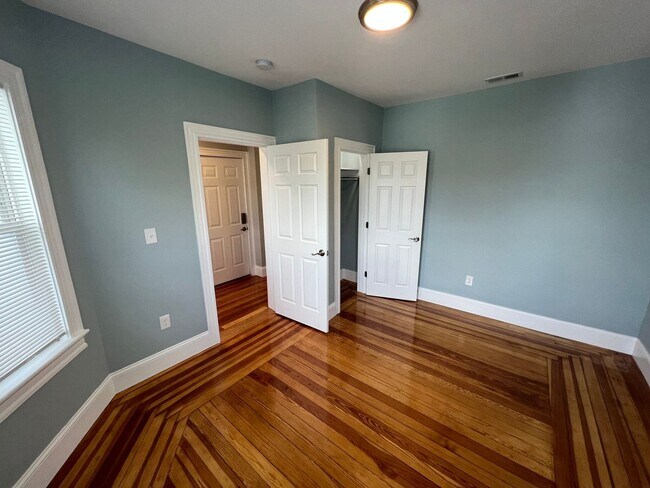 Building Photo - Porter Square Closest train = Porter Squar...