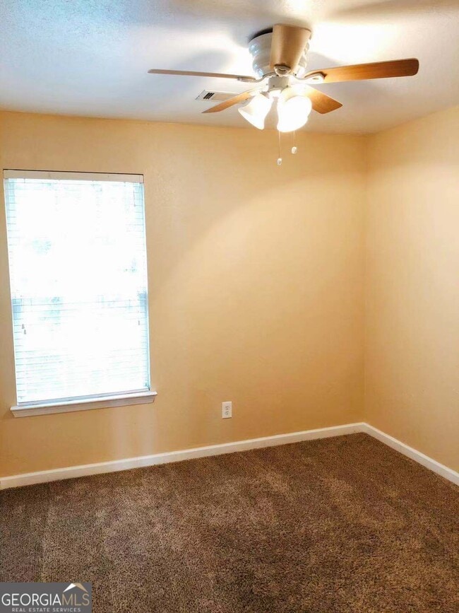 Building Photo - 301 Brookview Dr