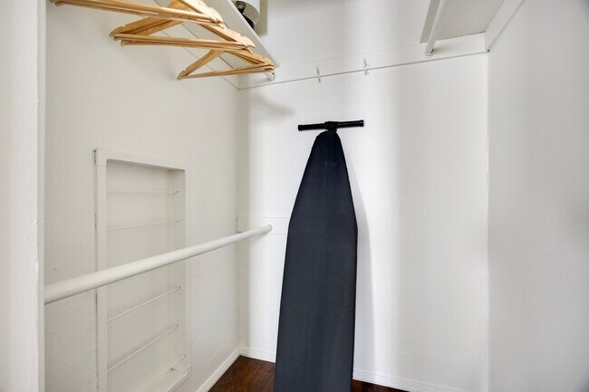 Building Photo - 135 S Reeves Dr